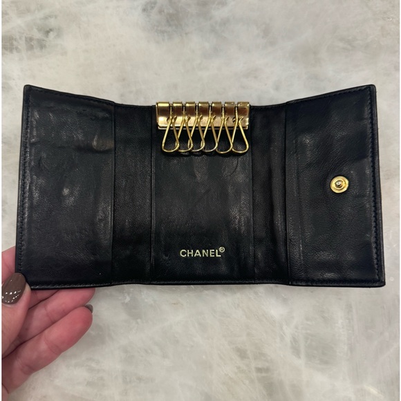 CHANEL Chocolate Bar Lambskin 6 Ring Key Case - Picture 3 of 6